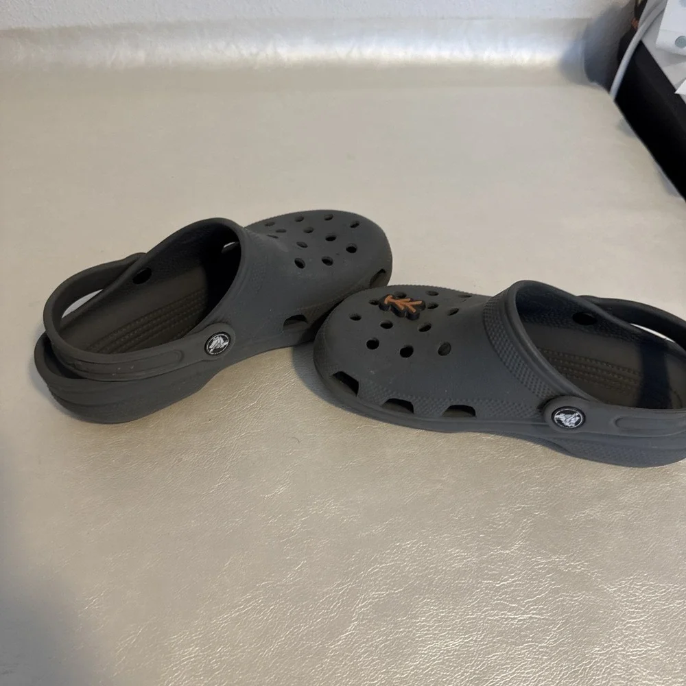 Crocs Classic Gray Clogs Kids Size J3 Slip On Shoes Read Description
